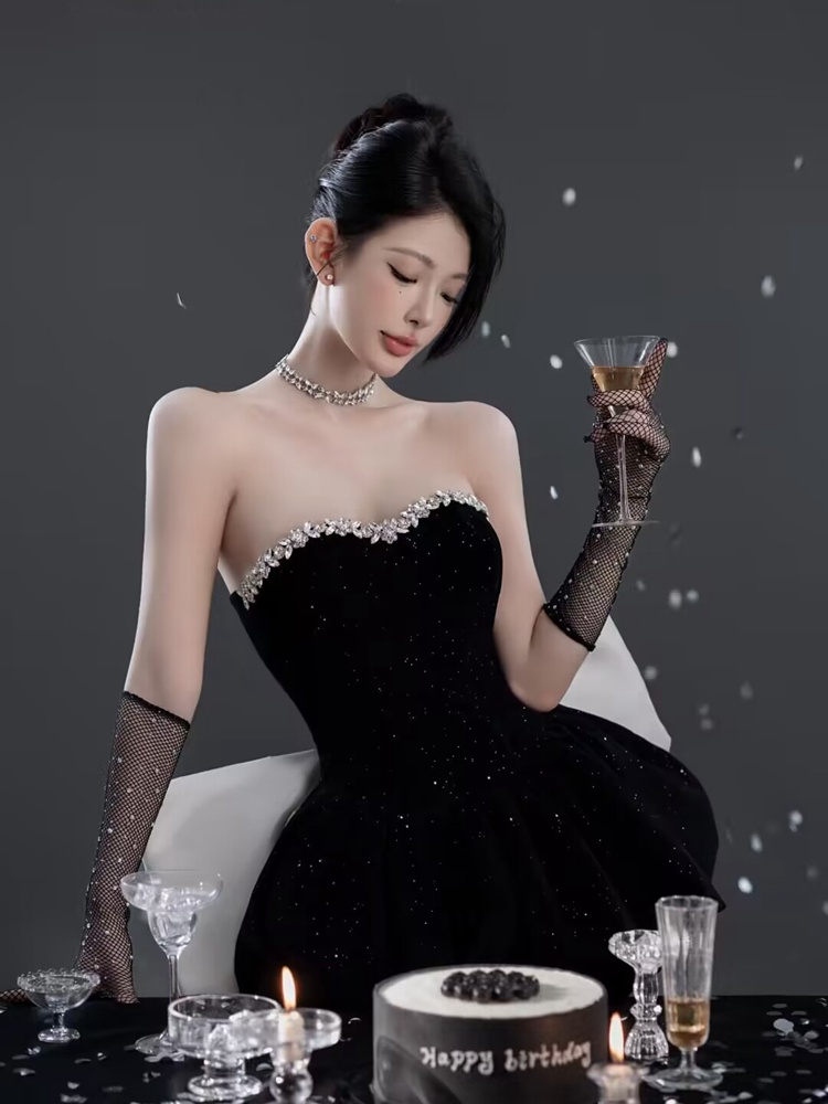Elegante zwarte fotografiekost - Ethnic Fashion Studio recensie en prijs